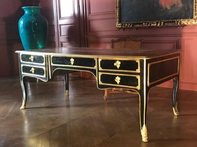 Unique Regence Desk