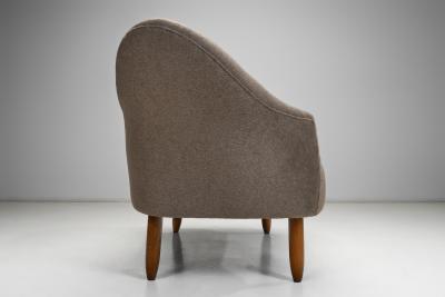 Upholstered Chaise Longue with Oak Legs Denmark ca 1940s