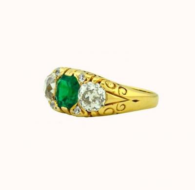 VICTORIAN COLUMBIAN EMERALD AND DIAMOND GOLD RING