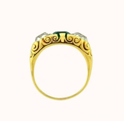 VICTORIAN COLUMBIAN EMERALD AND DIAMOND GOLD RING