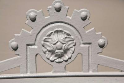 VICTORIAN ERA CAST IRON CURTAIN DESIGN GARDEN SETTEE