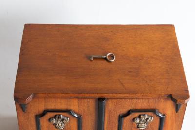 VICTORIAN NOVELTY HUMIDOR