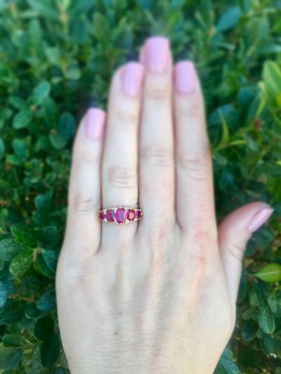 VICTORIAN RUBY AND DIAMOND FIVE STONE GOLD RING