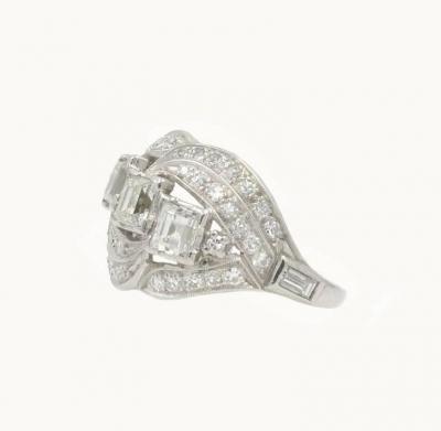 VINTAGE 3 SQUARE DIAMOND AND PLATINUM RING CIRCA 1930