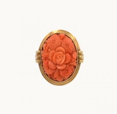 VINTAGE CARVED CORAL AND 14K GOLD RING