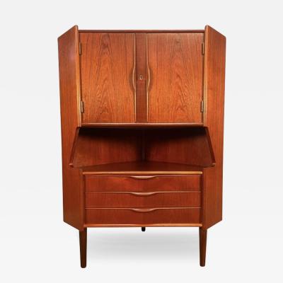 VINTAGE DANISH MID CENTURY MODERN TEAK CORNER CABINET