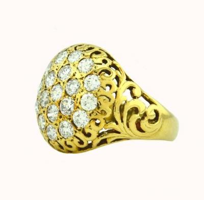 VINTAGE DIAMOND CLUSTER GOLD RING