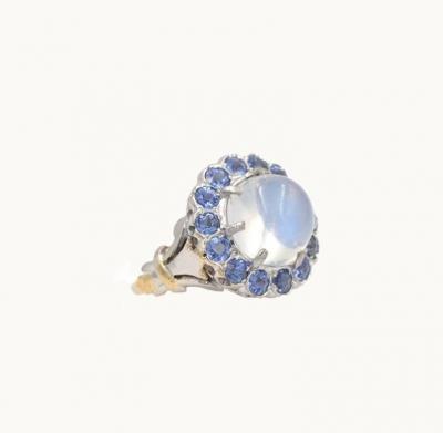 VINTAGE MOONSTONE AND SAPPHIRE 14K GOLD CLUSTER RING