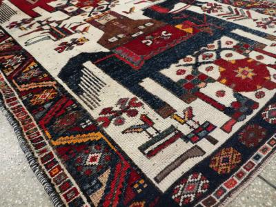 VINTAGE PERSIAN BAKHTIARI PICTORIAL ACCENT RUG