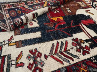 VINTAGE PERSIAN BAKHTIARI PICTORIAL ACCENT RUG