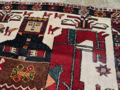 VINTAGE PERSIAN BAKHTIARI PICTORIAL ACCENT RUG