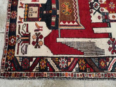 VINTAGE PERSIAN BAKHTIARI PICTORIAL ACCENT RUG