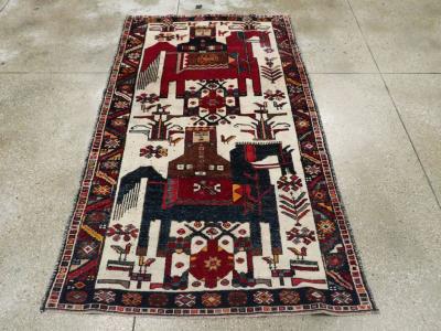 VINTAGE PERSIAN BAKHTIARI PICTORIAL ACCENT RUG