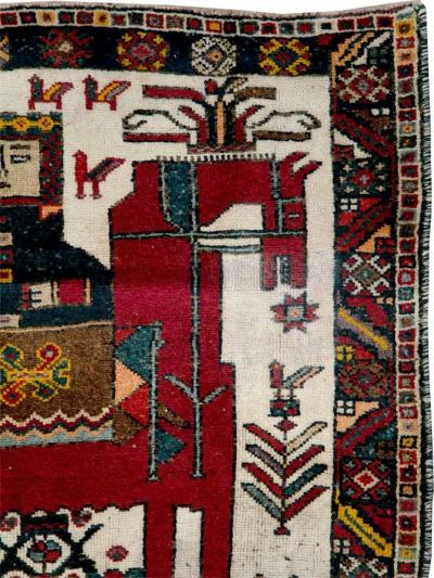 VINTAGE PERSIAN BAKHTIARI PICTORIAL ACCENT RUG