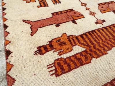 VINTAGE PERSIAN BAKHTIARI PICTORIAL ACCENT RUG