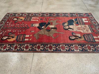 VINTAGE PERSIAN PICTORIAL BAKHTIARI ACCENT RUG