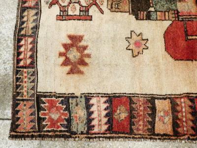 VINTAGE PERSIAN PICTORIAL GABBEH RUG