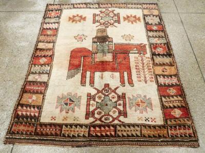 VINTAGE PERSIAN PICTORIAL GABBEH RUG