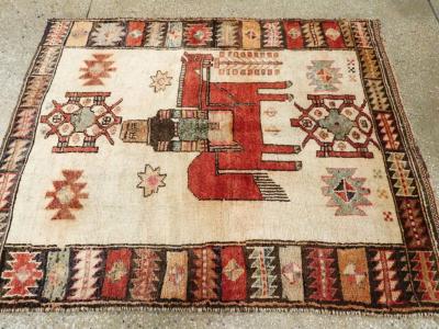 VINTAGE PERSIAN PICTORIAL GABBEH RUG