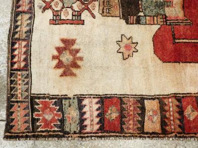 VINTAGE PERSIAN PICTORIAL GABBEH RUG