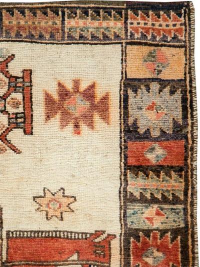 VINTAGE PERSIAN PICTORIAL GABBEH RUG