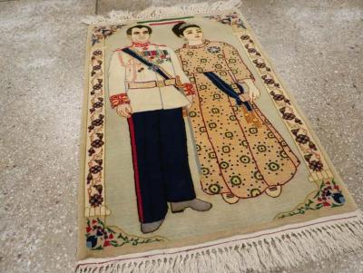 VINTAGE PERSIAN PICTORIAL KASHAN RUG
