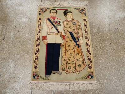 VINTAGE PERSIAN PICTORIAL KASHAN RUG
