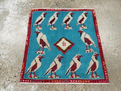 VINTAGE PERSIAN SHIRAZ PICTORIAL RUG