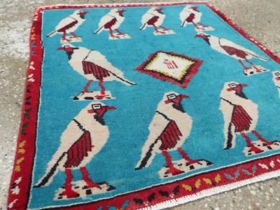 VINTAGE PERSIAN SHIRAZ PICTORIAL RUG