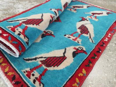 VINTAGE PERSIAN SHIRAZ PICTORIAL RUG