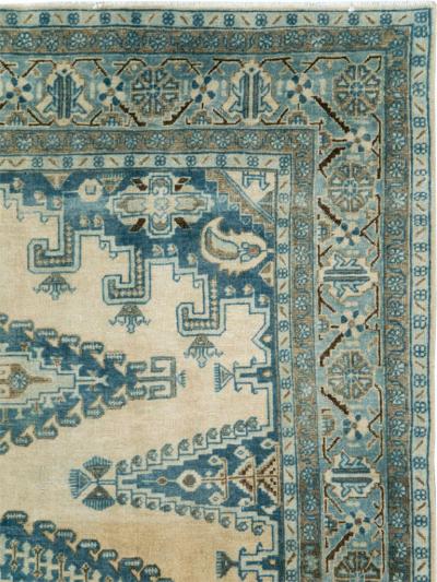 VINTAGE PERSIAN VEECE ACCENT CARPET
