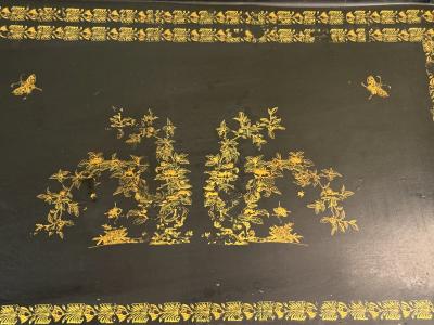VINTAGE TOLE BLACK GOLD CHINOISERIE TRAY TABLE WITH X STRETCHER BASE