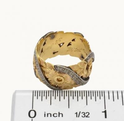 VINTAGE TWO TONE 14K GOLD ENGRAVED FLORAL WEDDING BAND