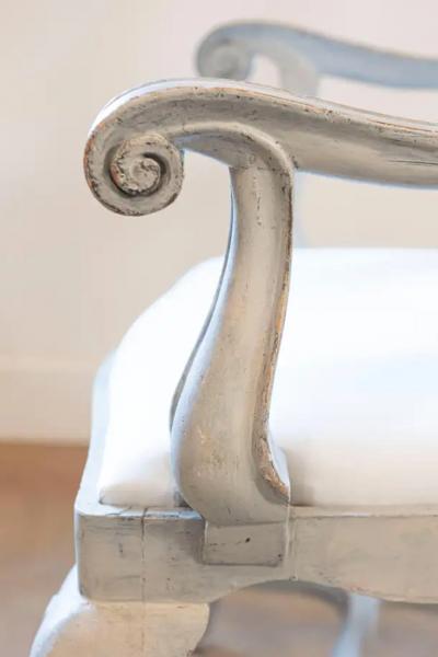 Venetian 1810s Rococo Style Painted Wood Armchair with Parcel Gilt Accents