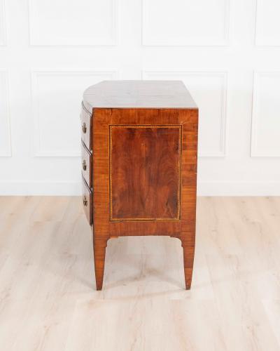 Venetian Louis XVI Leaf Shaped Chest of Drawers Late 18th Century