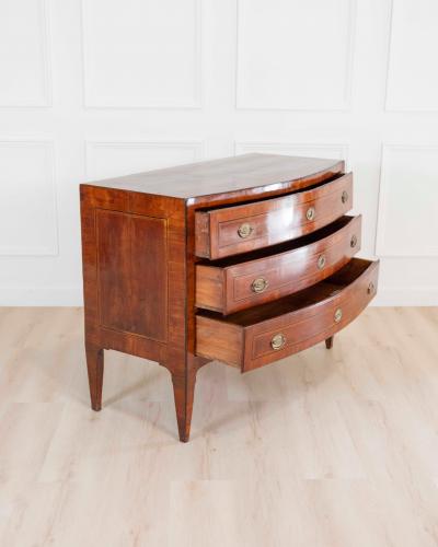 Venetian Louis XVI Leaf Shaped Chest of Drawers Late 18th Century