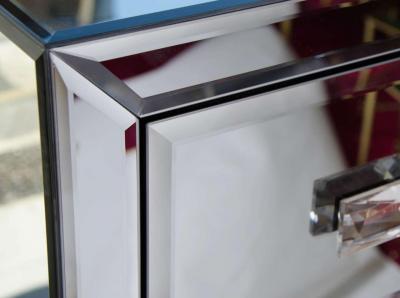 Venice chest of drawers with crystal handles