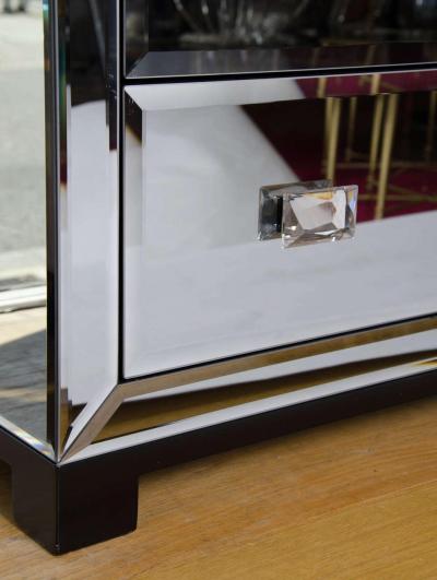 Venice chest of drawers with crystal handles