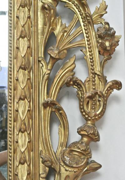 Very Fine Italian 18th Century Carved and Giltwood Mirror