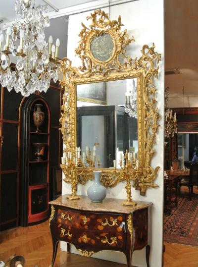 Very Fine Italian 18th Century Carved and Giltwood Mirror