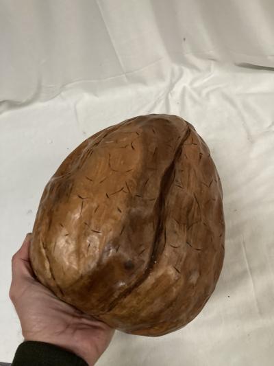 Very interesting wood bowl forming a nuts signed by Felix Geroudet