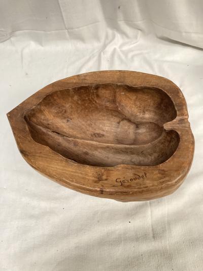 Very interesting wood bowl forming a nuts signed by Felix Geroudet