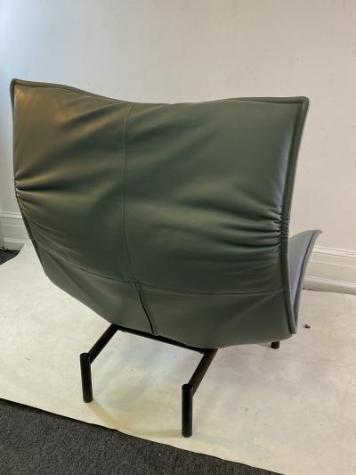 Vico Magistretti PAIR OF VERANDA LOUNGE CHAIRS DESIGNED BY VICO MAGISTRETTI