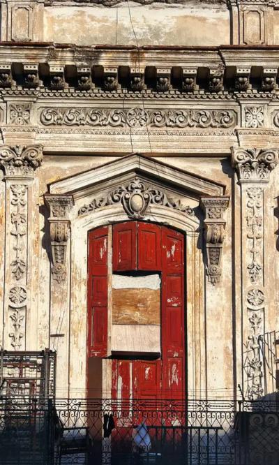 Victoria Montoro Zamorano Victoria Montoro Zamorano Balconies Cuba Photograph Havana Cuba Paseo del Pado