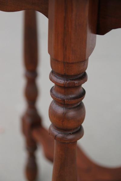 Vintage 6 Leg Scalloped Sided Table