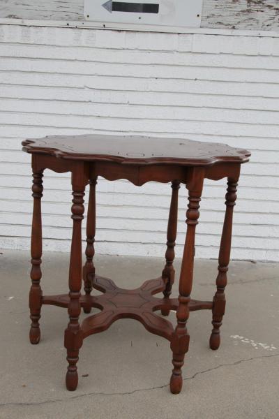 Vintage 6 Leg Scalloped Sided Table