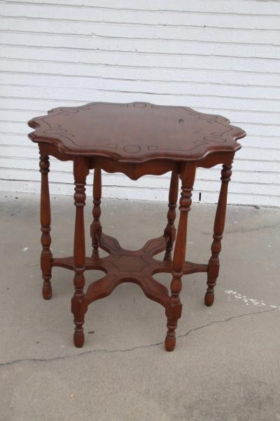 Vintage 6 Leg Scalloped Sided Table