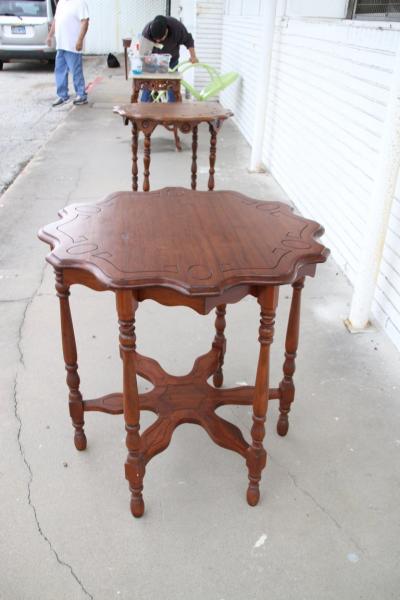 Vintage 6 Leg Scalloped Sided Table