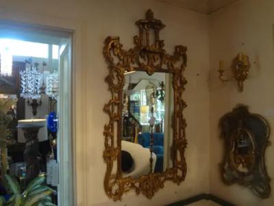 Vintage Italian Chinese Chippendale Style Carved Giltwood Pagoda Mirror