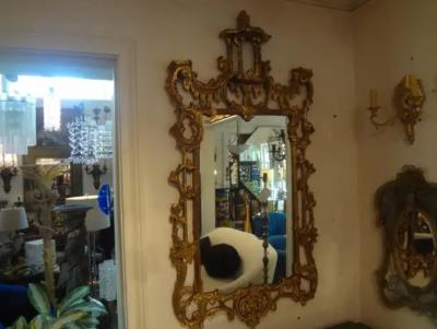 Vintage Italian Chinese Chippendale Style Carved Giltwood Pagoda Mirror